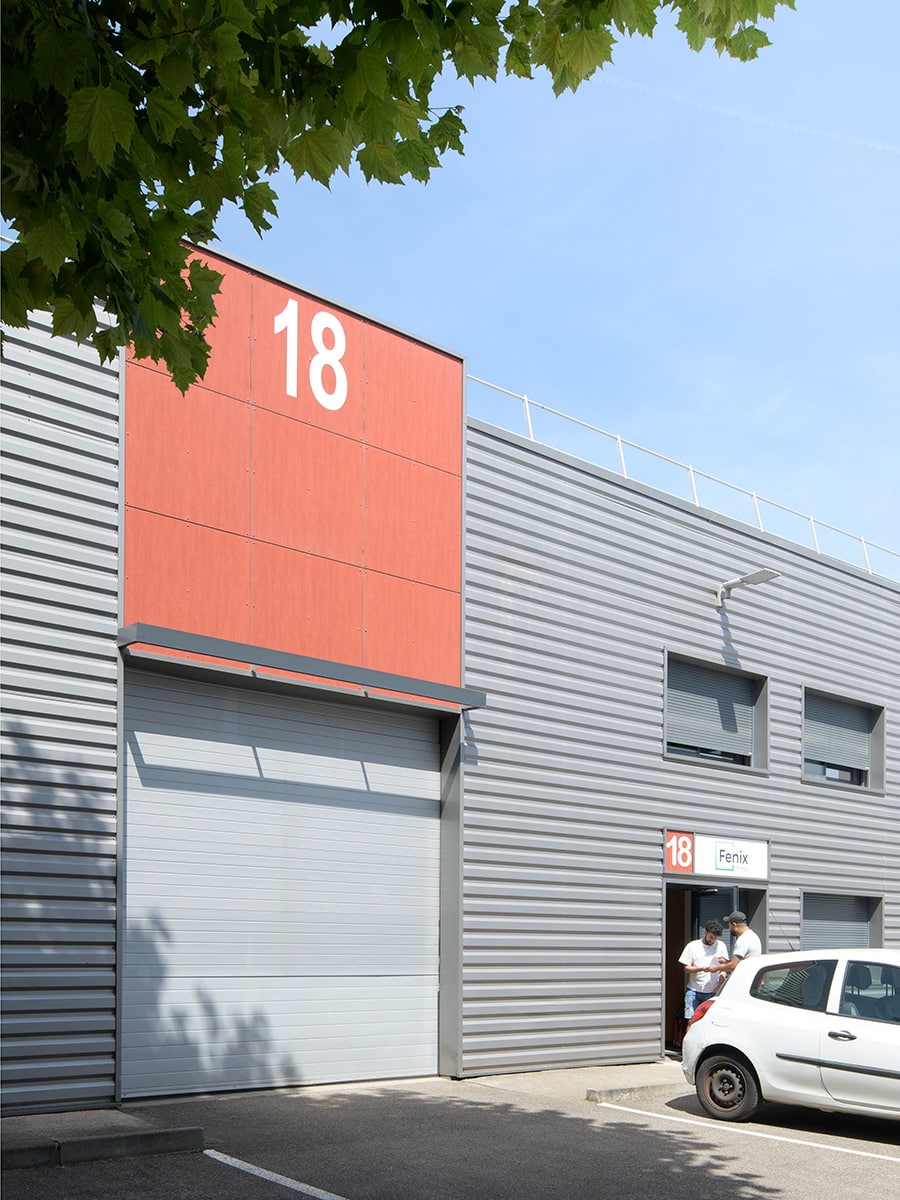 Photo depuis le parking dans l'enceinte du Parc Pressensé à Villeurbanne